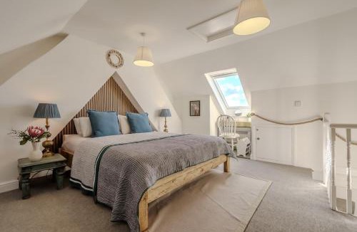 Docking House | Olive Quay Cottage - Rustic elegance, big country garden Norfolk coast