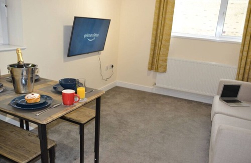 Salisbury Apartment | Olive Tree 2 bed Apartment - Stayseekers