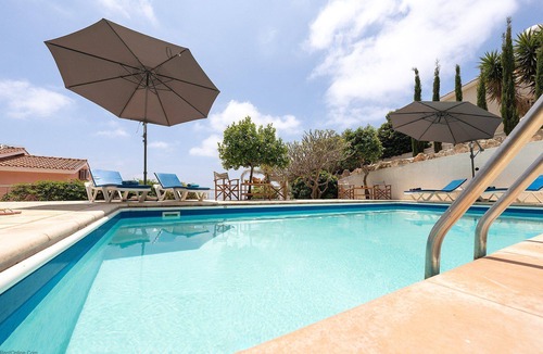 Peyia Town Villa | Olive Tree Villa - a villa that sleeps 6 guests in 3 bedrooms