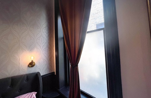 Downtown - Waterfront House | Oliver Inn | Suite 18 | Sarah Burger Stearns