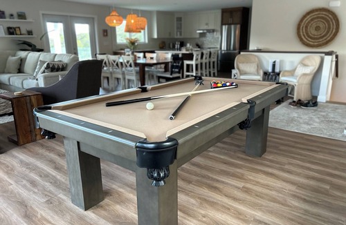 Oliver House | Oliver Oasis, Cab Franc: swim spa and 5 bdrm in the heart of wine country!