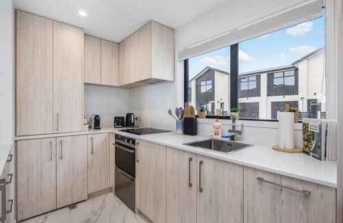 Trentham House | Oliver Oasis: Wellington 2BR Retreat