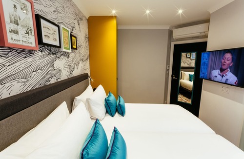 Earl's Court Hotel | Oliver Plaza