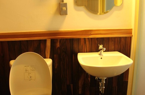 Ciumbuleuit Hotel | Oliver's Hostelry