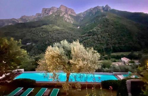 Colletta House | Oliveto Sleeps 4 with Private Garden
