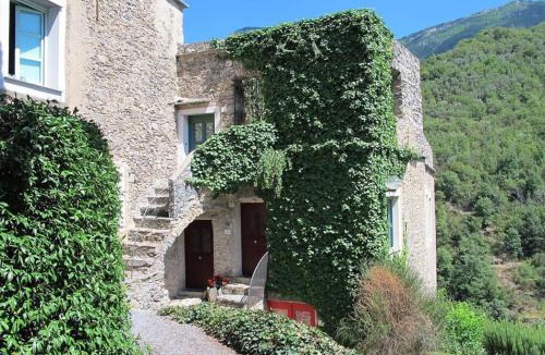 Colletta House | Oliveto Sleeps 4 with Private Garden