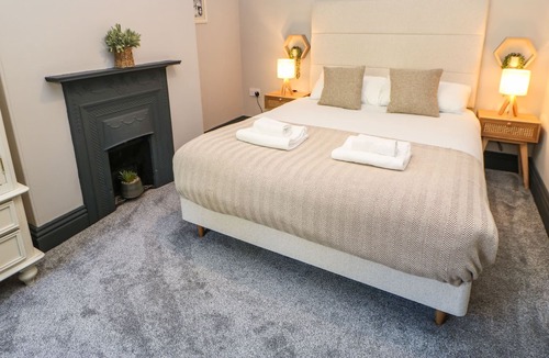 Richmond Apartment | OLIVIA, pet friendly, character holiday cottage in Richmond