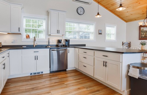 Town of Varick House | Olver Farm Cottage - Newly built cottage only feet from the shores of Cayuga Lake!