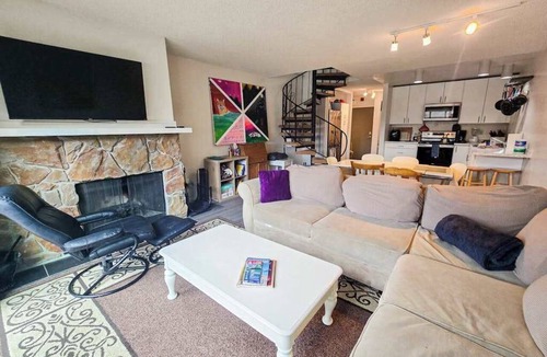 Alyeska Condo | Olympic Loop 405S | Ski-In/Ski-Out Condo | Fireplace & Balcony