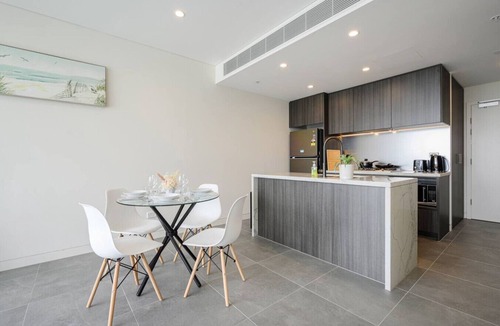 Lidcombe Apartment | Olympic Park Bright 1BR Free Pool & Gym Great View