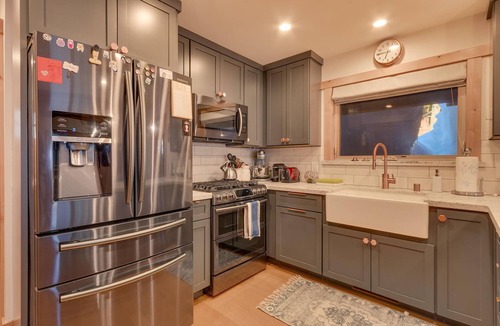 Olympic Valley House | Olympic Valley Hideaway - Remodeled Cabin with Private Hot Tub