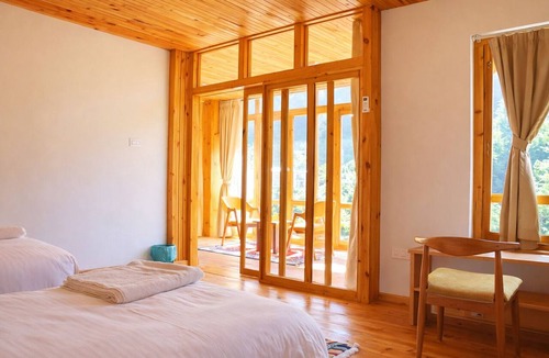 Khuruthang Hotel | Om Amriti