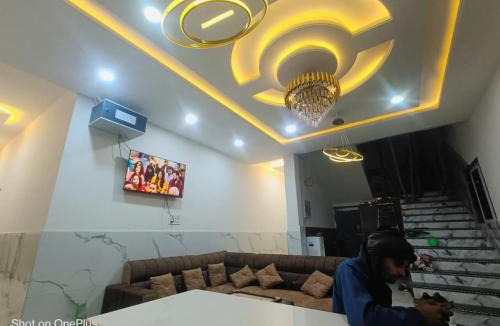 Vrindavan Hotel | Om Baikunth Dham