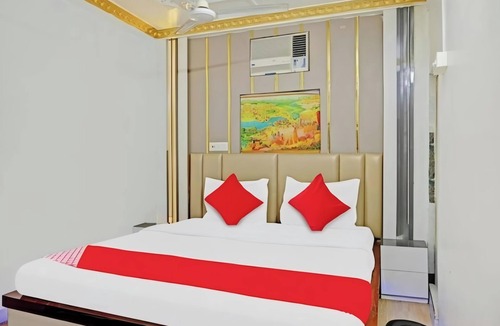 Kolkata House | Om Shanti Guest House - Near Ruby General Hospital and Science City