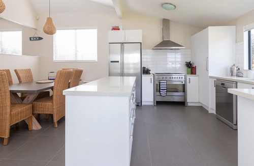 Omaha House | Omaha Harbour Views - Special Winter Rates - OVERLOOKS INLET & GOLF COURSE