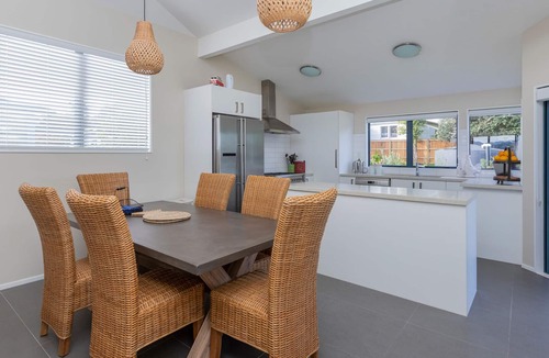 Omaha House | Omaha Harbour Views - Special Winter Rates - OVERLOOKS INLET & GOLF COURSE