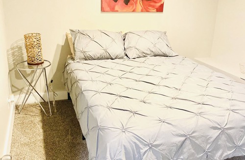 Joslyn Castle House | *Omaha - UPDATED, Clean, Spacious Home*