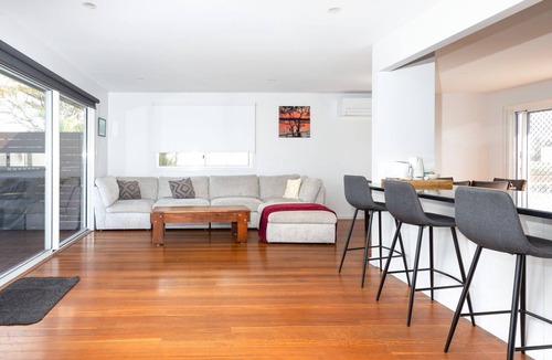 Iluka House | Omaroo - Absolute waterfront location