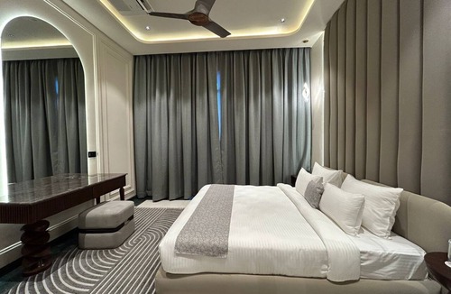 Raipur Hotel | Omaya Suites