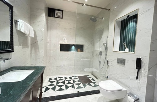 Raipur Hotel | Omaya Suites