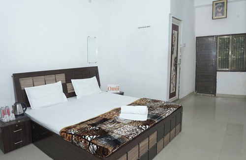 Varanasi Hotel | Omji Ashram Varanasi