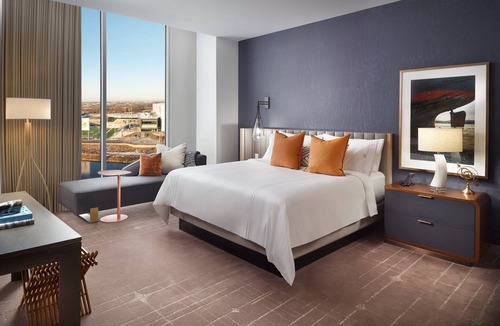 Eagan Hotel | Omni Viking Lakes Hotel