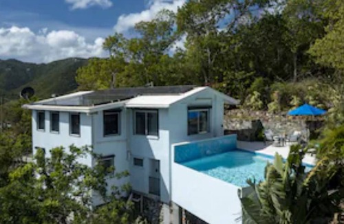 Upper Carolina Villa | On A Whim 2 bed 3 bath with pool