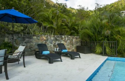 Upper Carolina Villa | On A Whim 2 bed 3 bath with pool