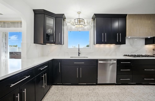 Bayview House | On Beach 3BD+Loft: Sauna|HotTub|Billard|FencedDeck