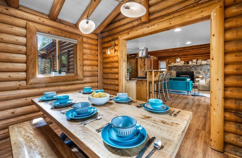 Oregon Water Wonderland Cabin | On Deschutes River | Kayak | HotTub | EVCharger