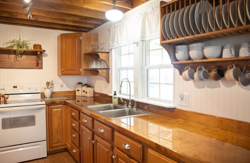 Bridgewater Cottage | On farm cottage with mountain views.