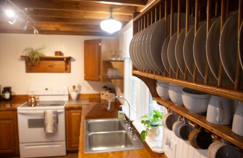 Bridgewater Cottage | On farm cottage with mountain views.