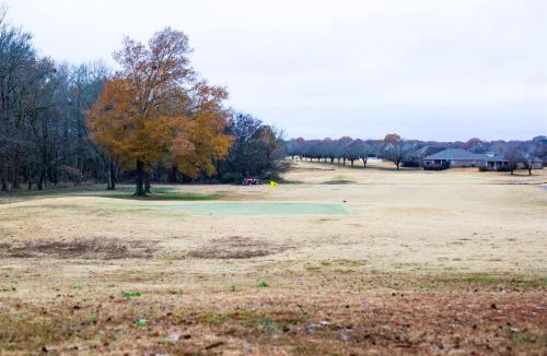 Mayhew House | On Golf Course Peaceful Central Upscale