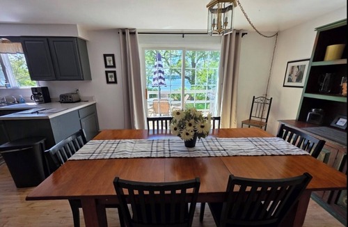 Town of Owasco House | ON LAKE: Private Beach, Central Air, Kayaks, Sunsets,Boat Dock & Clean Swimming!
