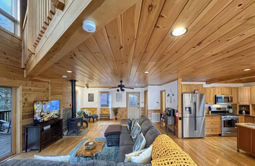 Whittier Cabin | On Mountain Time; close to casino and golf club