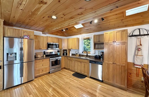 Whittier Cabin | On Mountain Time; close to casino and golf club
