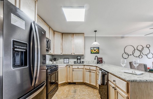 Alto House | On Mountain Time | Upscale Townhome Retreat w/Cozy Nights & Outdoor Adventure Nearby