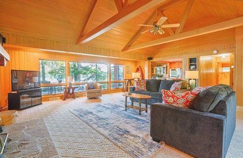 Manitowish Waters Cabin | On MW Chain! 8 beds! Dogs Welcome!