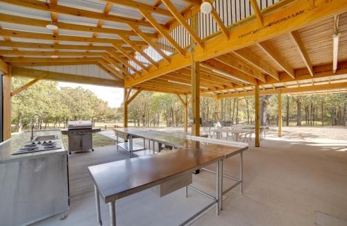 Emory House | On-Site Dock & Ramp: 3-Unit Escape on Lake Fork!