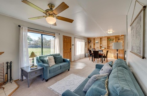 Central Point House | On-Site Winery & Tasting Room: Oregon Bungalow!