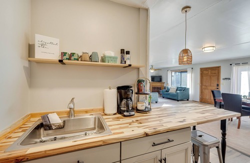 Central Point Cottage | On-site Winery & Tasting Room: Oregon Bungalow!