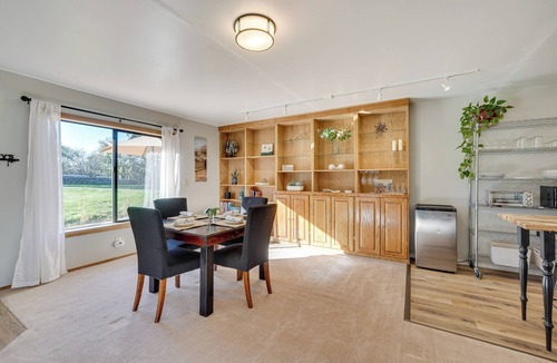 Central Point Cottage | On-site Winery & Tasting Room: Oregon Bungalow!