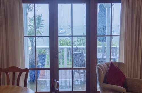 Russell Apartment | On the absolute waterfront of Kororareka Russell with magnificent views