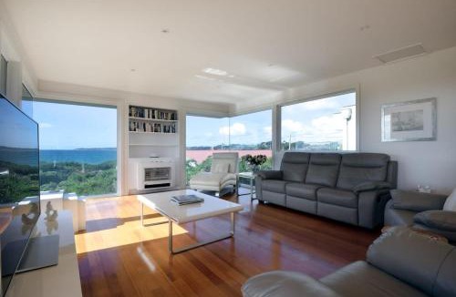 Low Head House | On The Beach & Golf Course Minutes from MTB Trails