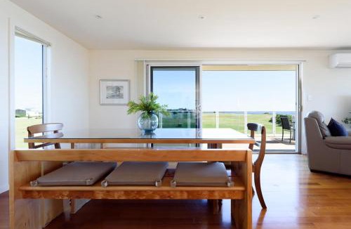 Low Head House | On The Beach & Golf Course Minutes from MTB Trails
