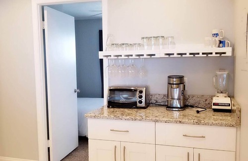 Gulfstream Beach Condo | On the beach! Top floor 3bd/2ba, Heated Pool, Saunas, Tennis Crt, Secured Build