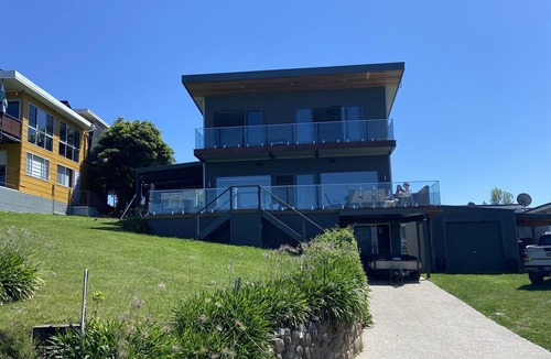 Lake Eildon House | On the Lake Goughs Bay Relax in the spa and watch fun on the lake.