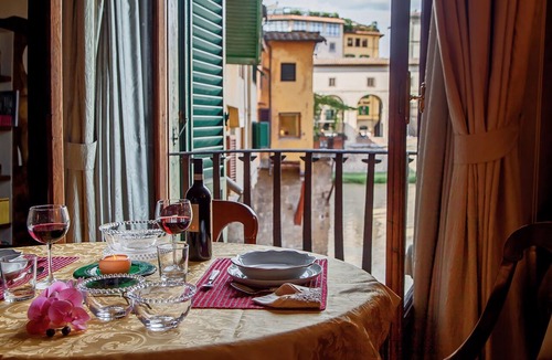 San Niccolo Apartment | ON THE PONTE VECCHIO SUITE