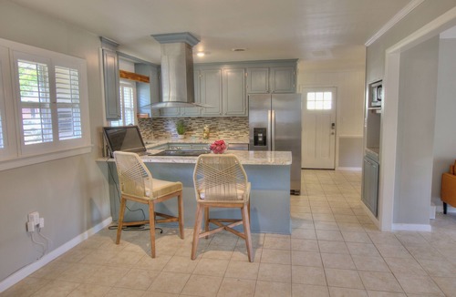 Coliseum Central House | On the River - Quiet Cove Creek 4BR Home near it all.
