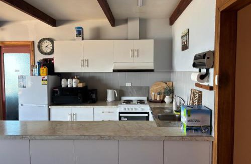 Carpenter Rocks House | On the rocks beach house